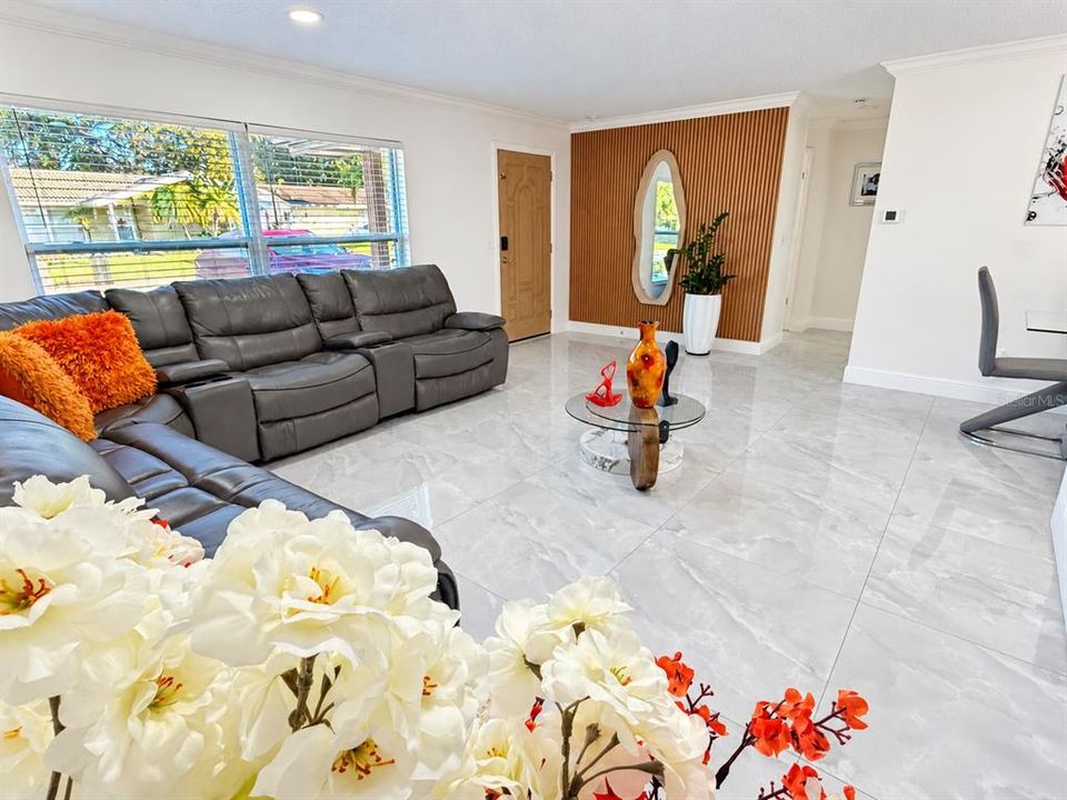 For Sale: $369,900 (3 beds, 3 baths, 1552 Square Feet)
