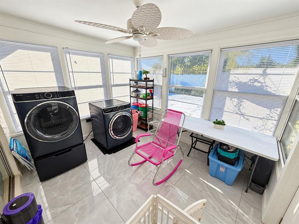 For Sale: $369,900 (3 beds, 3 baths, 1552 Square Feet)