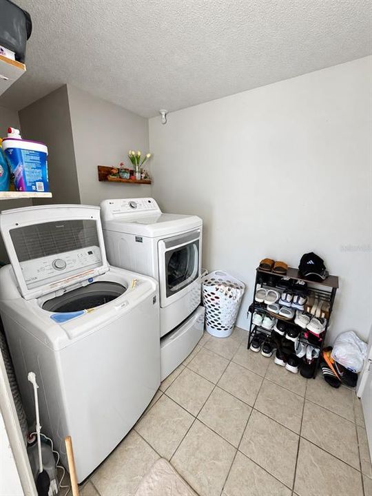 For Sale: $369,900 (3 beds, 3 baths, 1552 Square Feet)