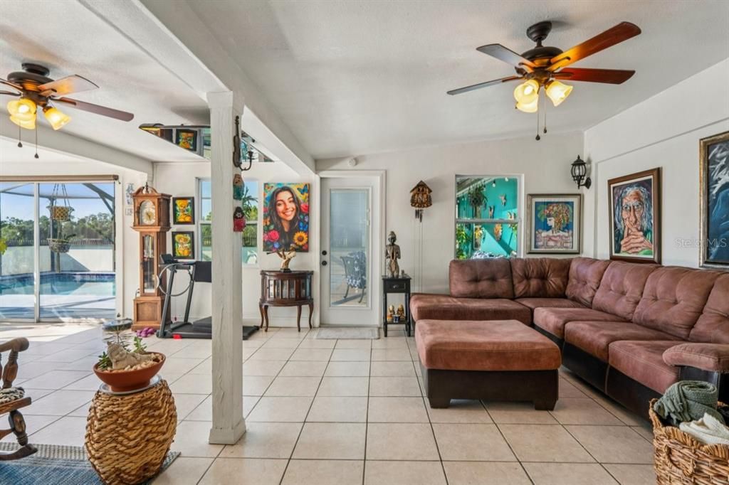 En Venta: $499,000 (3 camas, 2 baños, 2137 Pies cuadrados)