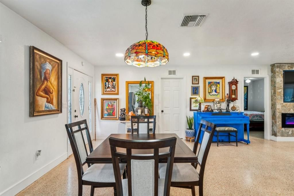 En Venta: $499,000 (3 camas, 2 baños, 2137 Pies cuadrados)