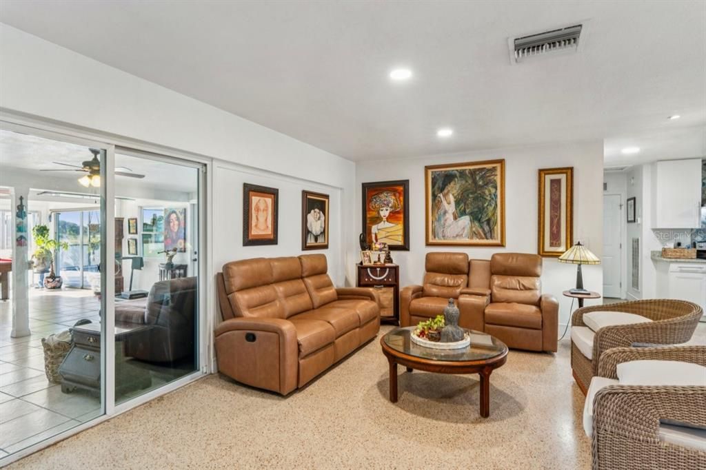 En Venta: $499,000 (3 camas, 2 baños, 2137 Pies cuadrados)