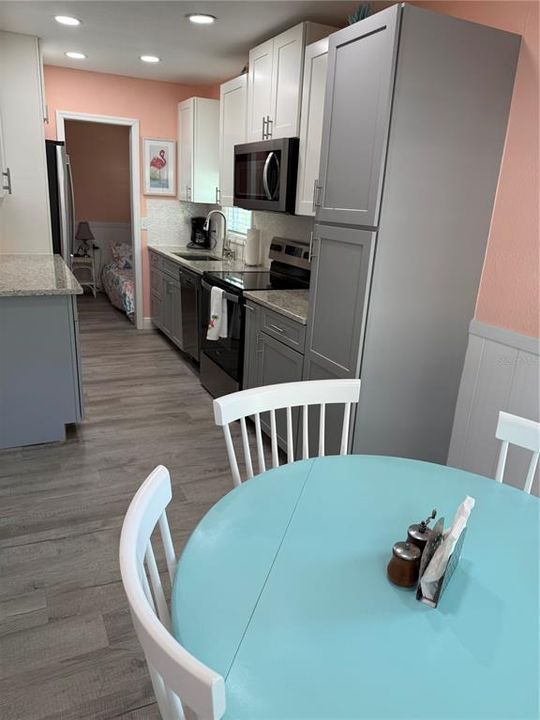 For Sale: $125,000 (1 beds, 1 baths, 216 Square Feet)