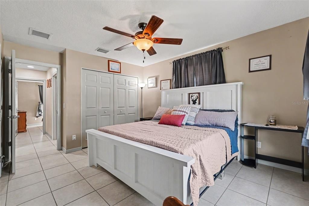 For Sale: $550,000 (2 beds, 2 baths, 972 Square Feet)