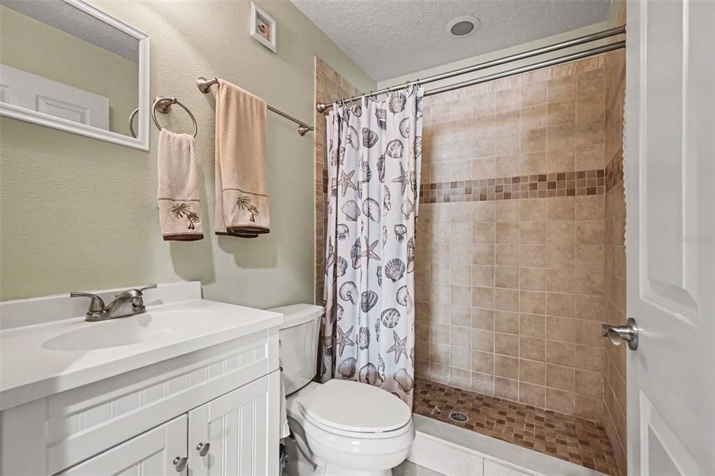 For Sale: $550,000 (2 beds, 2 baths, 972 Square Feet)