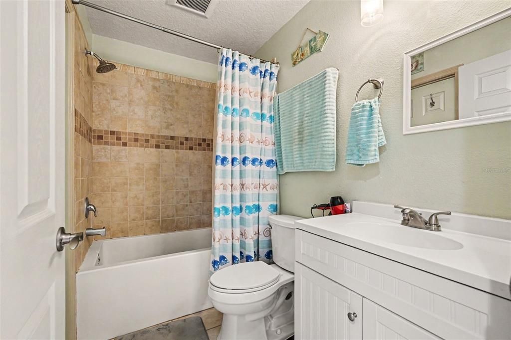 For Sale: $550,000 (2 beds, 2 baths, 972 Square Feet)