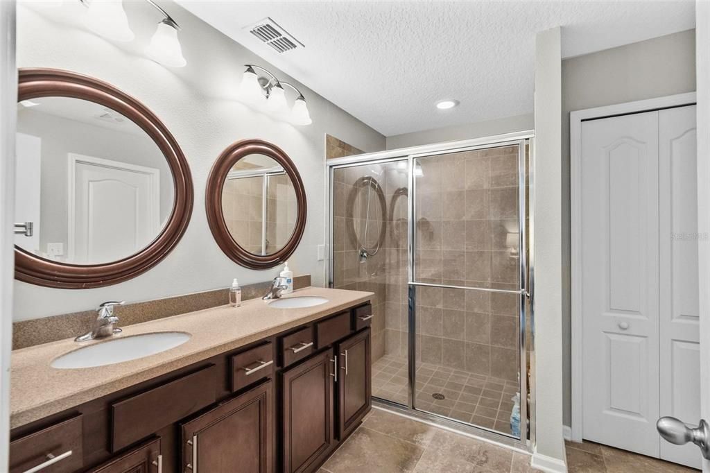 На продажу: $369,900 (3 спален, 2 ванн, 1744 Квадратных фут)