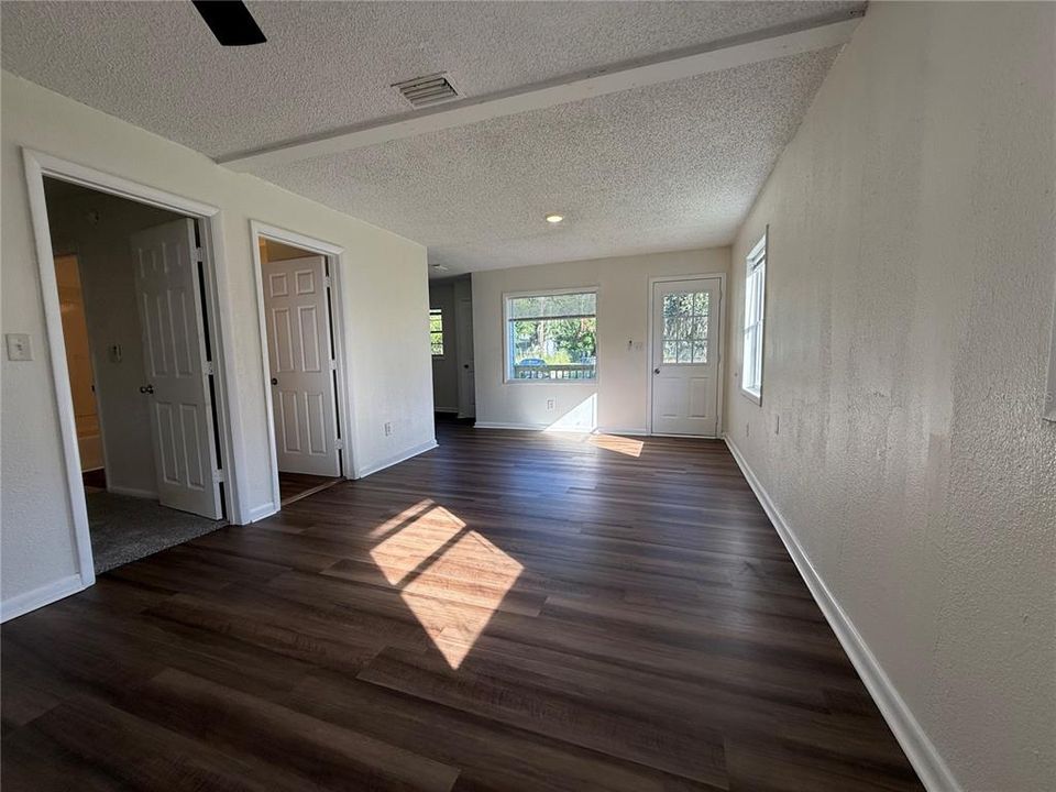 En Venta: $229,000 (2 camas, 1 baños, 935 Pies cuadrados)