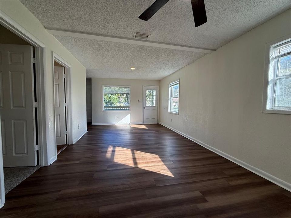 En Venta: $229,000 (2 camas, 1 baños, 935 Pies cuadrados)