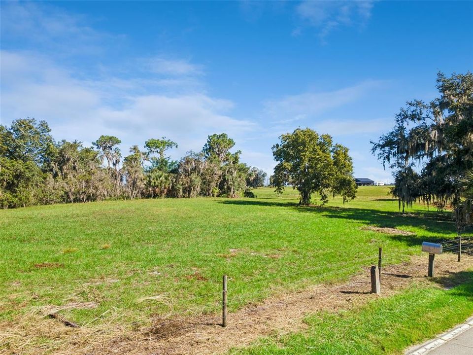 На продажу: $850,000 (17.10 acres)