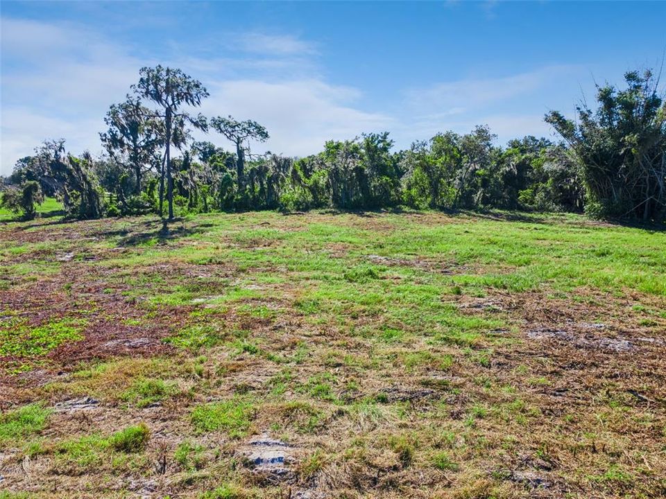 На продажу: $850,000 (17.10 acres)