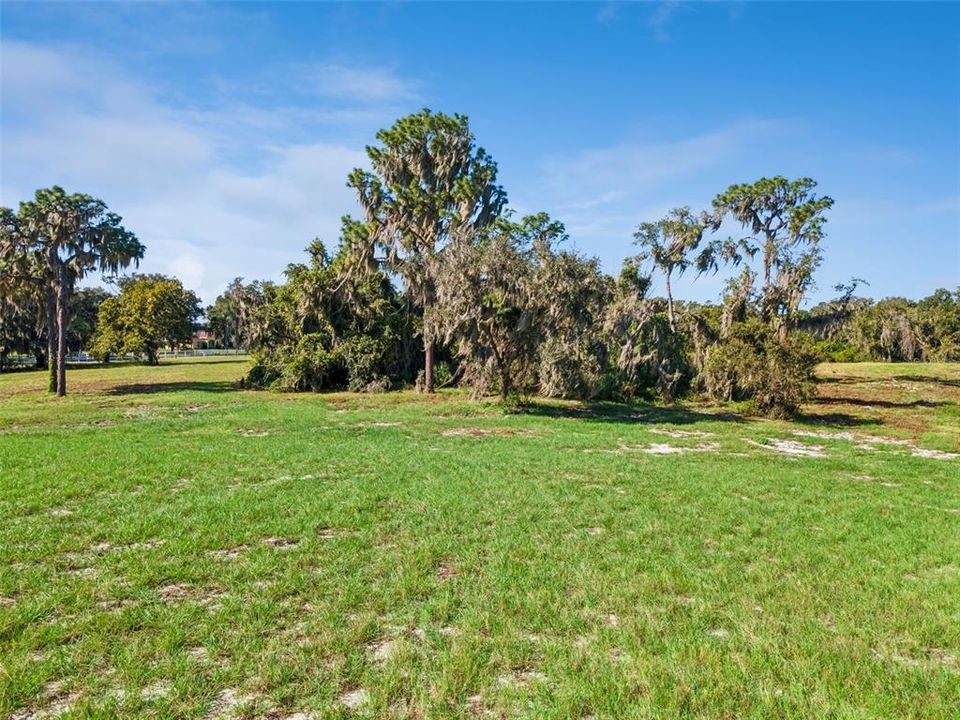 На продажу: $850,000 (17.10 acres)