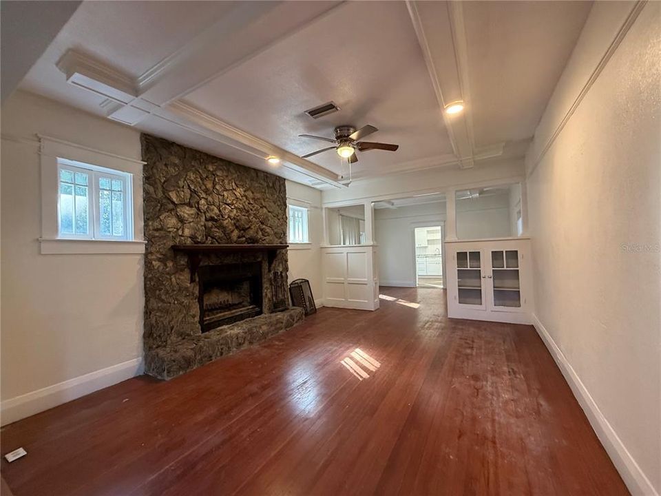 For Sale: $359,900 (2 beds, 2 baths, 2104 Square Feet)