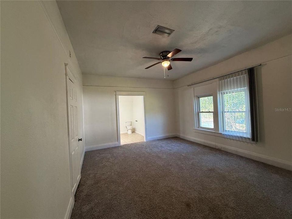 For Sale: $359,900 (2 beds, 2 baths, 2104 Square Feet)