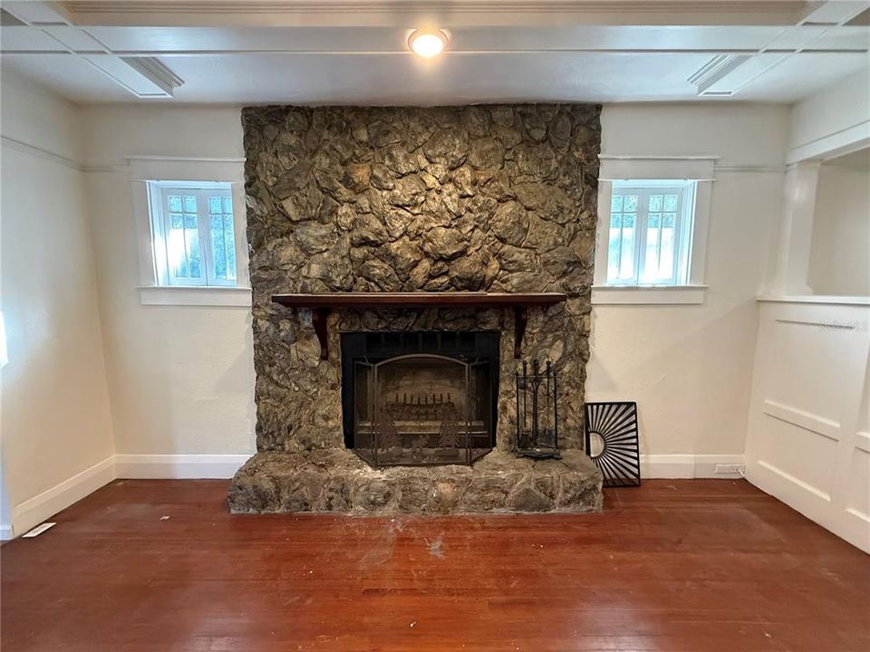 For Sale: $359,900 (2 beds, 2 baths, 2104 Square Feet)