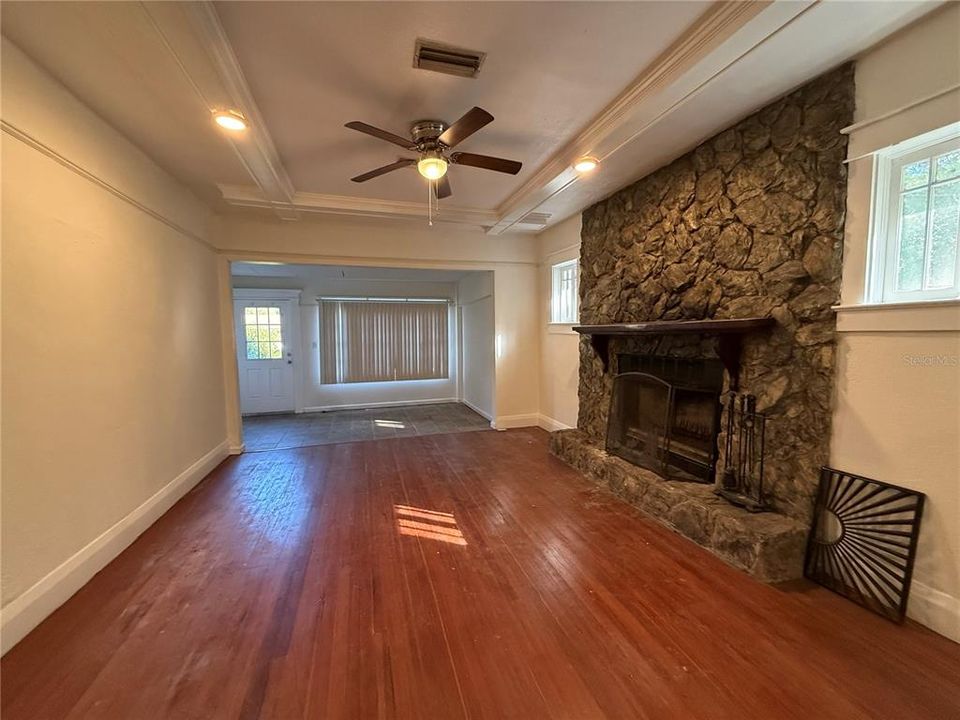 For Sale: $359,900 (2 beds, 2 baths, 2104 Square Feet)