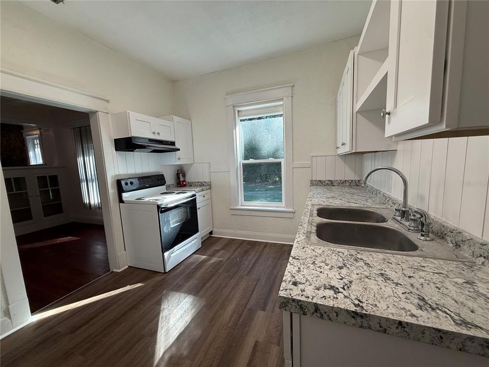 For Sale: $359,900 (2 beds, 2 baths, 2104 Square Feet)