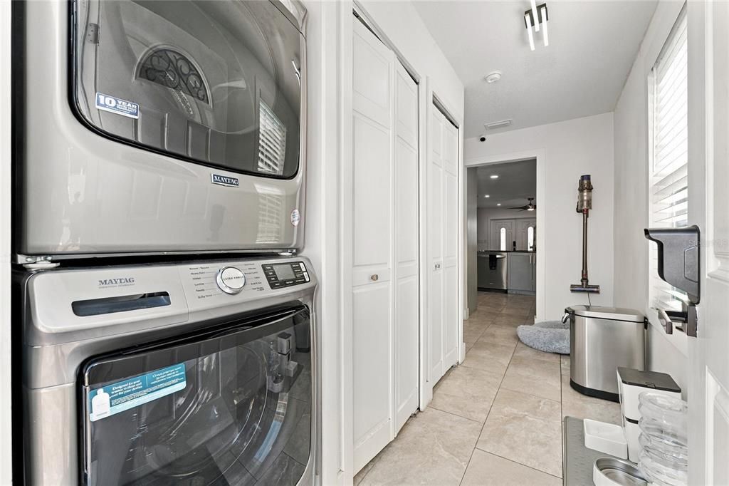 На продажу: $399,000 (4 спален, 2 ванн, 1477 Квадратных фут)