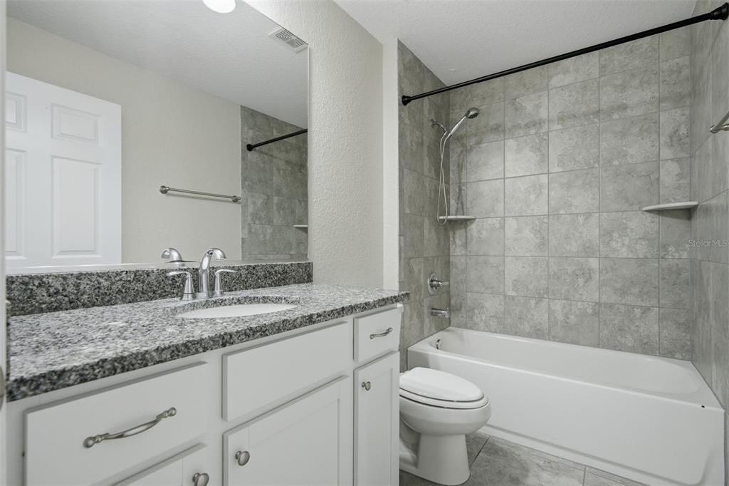 En Venta: $239,900 (3 camas, 2 baños, 1211 Pies cuadrados)
