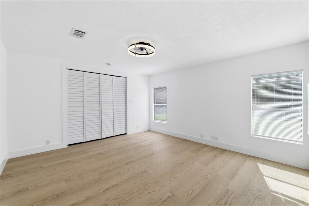 На продажу: $349,900 (2 спален, 2 ванн, 1224 Квадратных фут)