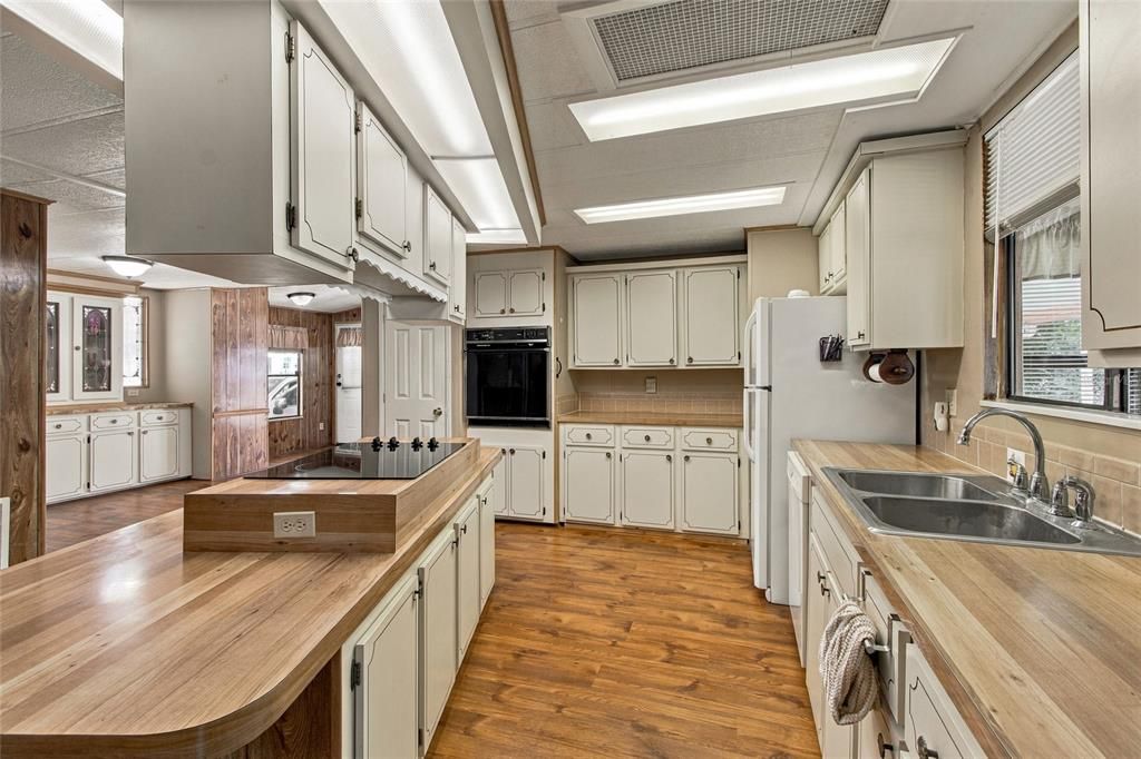 На продажу: $175,000 (2 спален, 2 ванн, 1436 Квадратных фут)