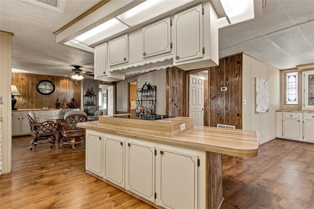 На продажу: $175,000 (2 спален, 2 ванн, 1436 Квадратных фут)
