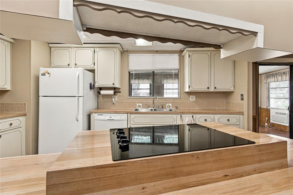 На продажу: $175,000 (2 спален, 2 ванн, 1436 Квадратных фут)