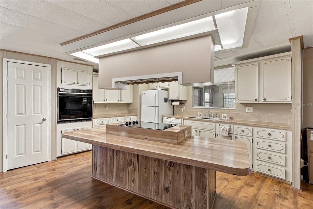 На продажу: $175,000 (2 спален, 2 ванн, 1436 Квадратных фут)