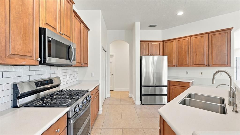 En Venta: $619,000 (4 camas, 3 baños, 2278 Pies cuadrados)