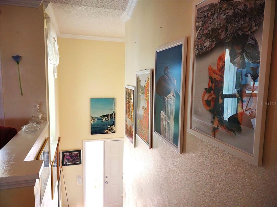 For Sale: $299,999 (2 beds, 2 baths, 1096 Square Feet)