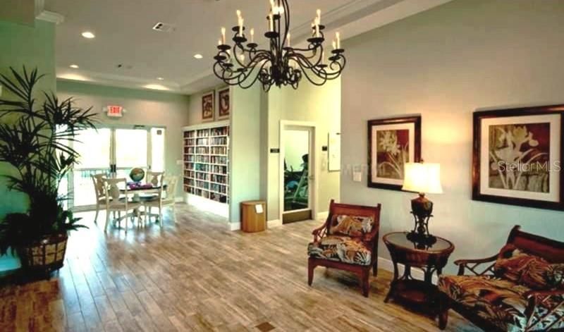 For Sale: $299,999 (2 beds, 2 baths, 1096 Square Feet)