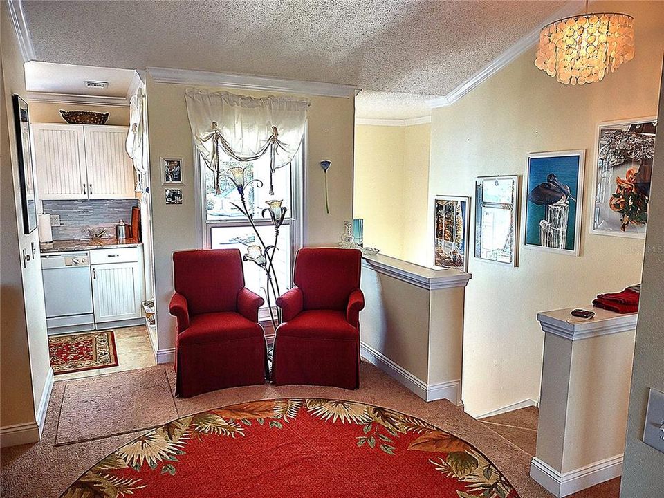 For Sale: $299,999 (2 beds, 2 baths, 1096 Square Feet)