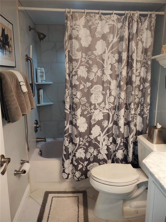 For Sale: $299,999 (2 beds, 2 baths, 1096 Square Feet)