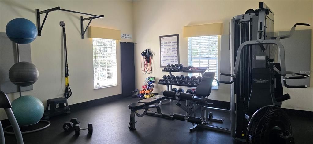 For Sale: $299,999 (2 beds, 2 baths, 1096 Square Feet)