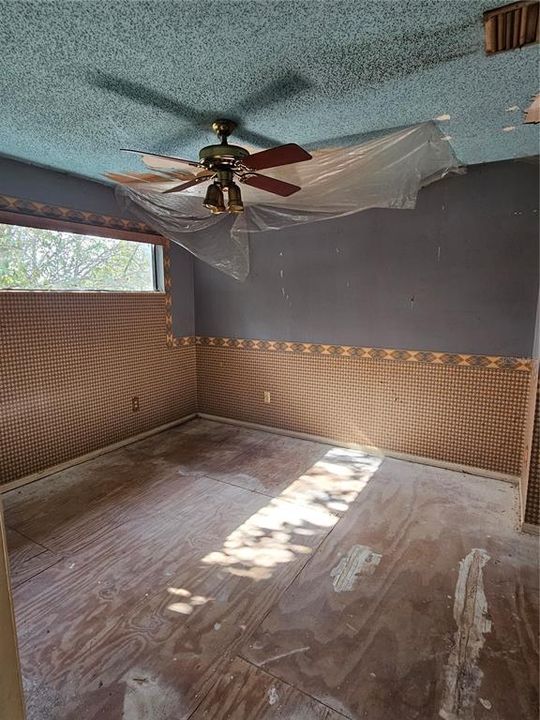For Sale: $199,900 (2 beds, 2 baths, 1008 Square Feet)