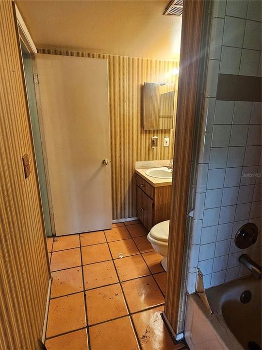 For Sale: $199,900 (2 beds, 2 baths, 1008 Square Feet)