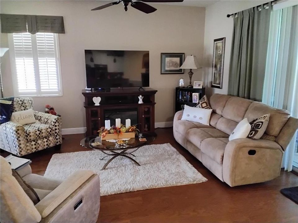 For Sale: $450,000 (3 beds, 2 baths, 1869 Square Feet)