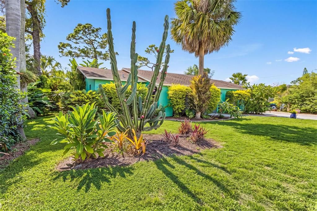 For Sale: $274,999 (2 beds, 2 baths, 1056 Square Feet)