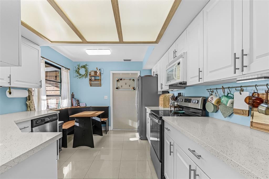For Sale: $274,999 (2 beds, 2 baths, 1056 Square Feet)