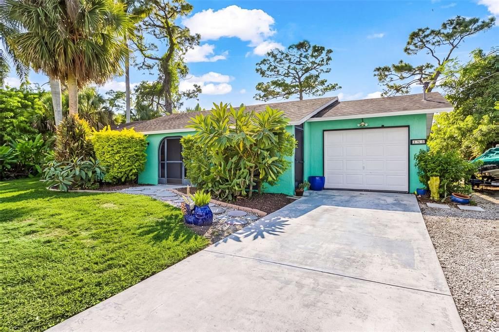 For Sale: $274,999 (2 beds, 2 baths, 1056 Square Feet)
