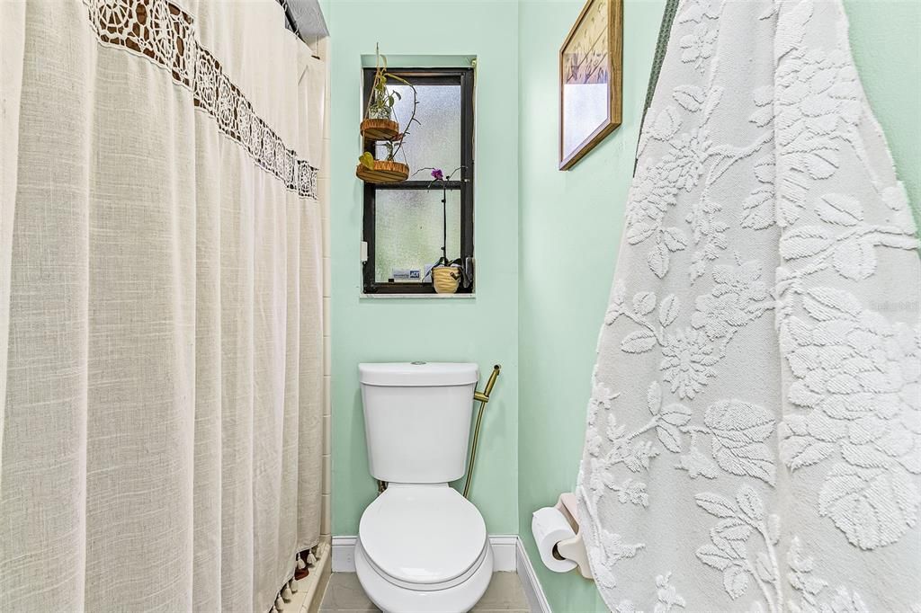 For Sale: $274,999 (2 beds, 2 baths, 1056 Square Feet)