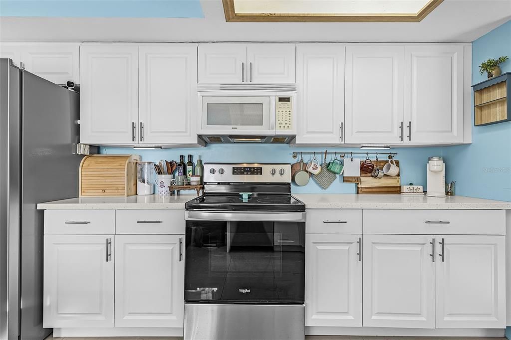 For Sale: $274,999 (2 beds, 2 baths, 1056 Square Feet)