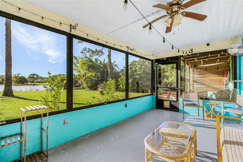 For Sale: $274,999 (2 beds, 2 baths, 1056 Square Feet)