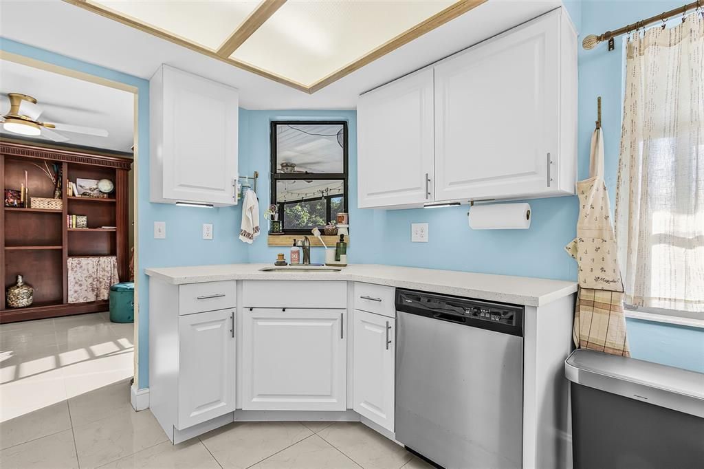 For Sale: $274,999 (2 beds, 2 baths, 1056 Square Feet)