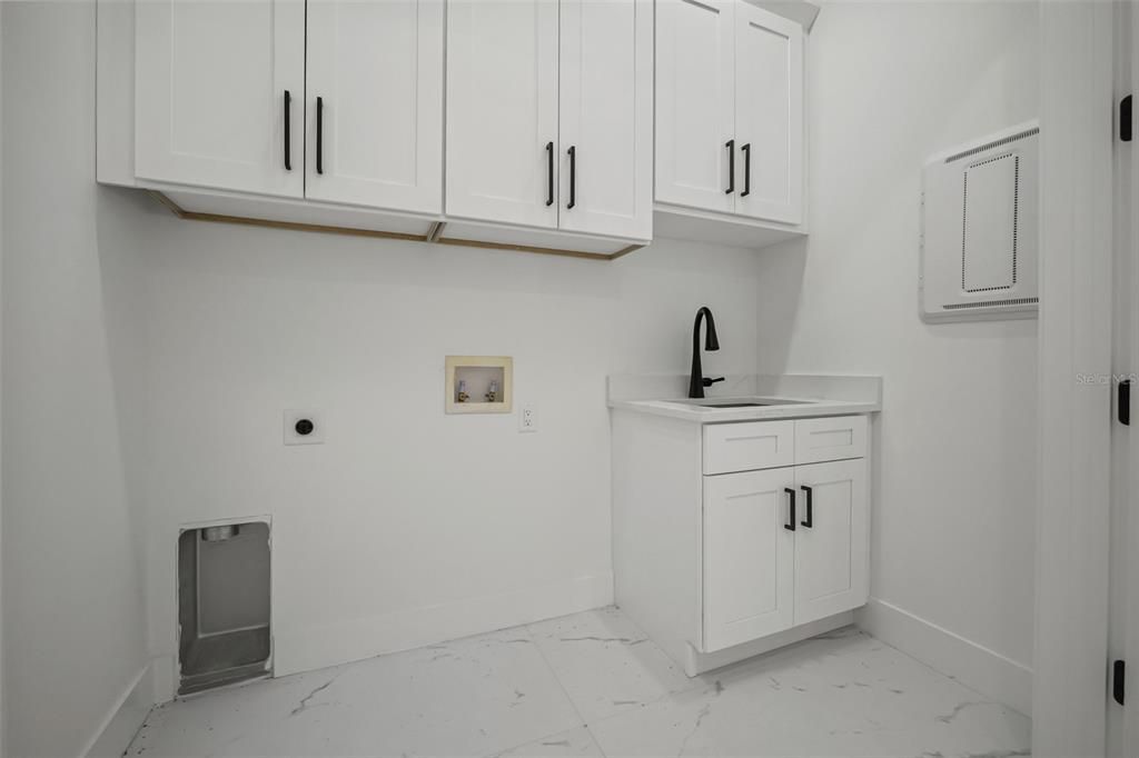 На продажу: $980,000 (5 спален, 3 ванн, 3537 Квадратных фут)