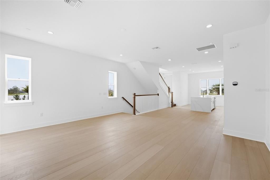 En Venta: $695,000 (3 camas, 3 baños, 2002 Pies cuadrados)