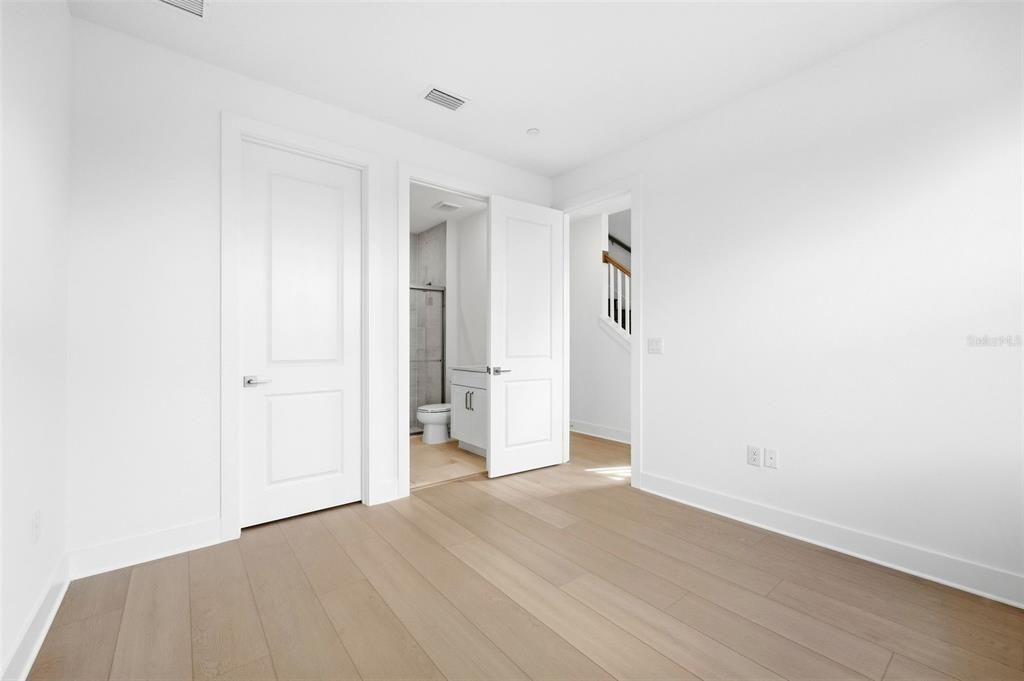 En Venta: $695,000 (3 camas, 3 baños, 2002 Pies cuadrados)