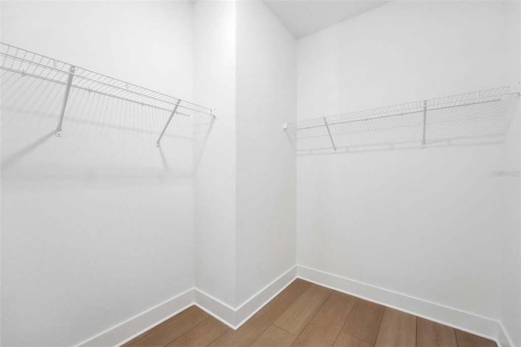 En Venta: $695,000 (3 camas, 3 baños, 2002 Pies cuadrados)