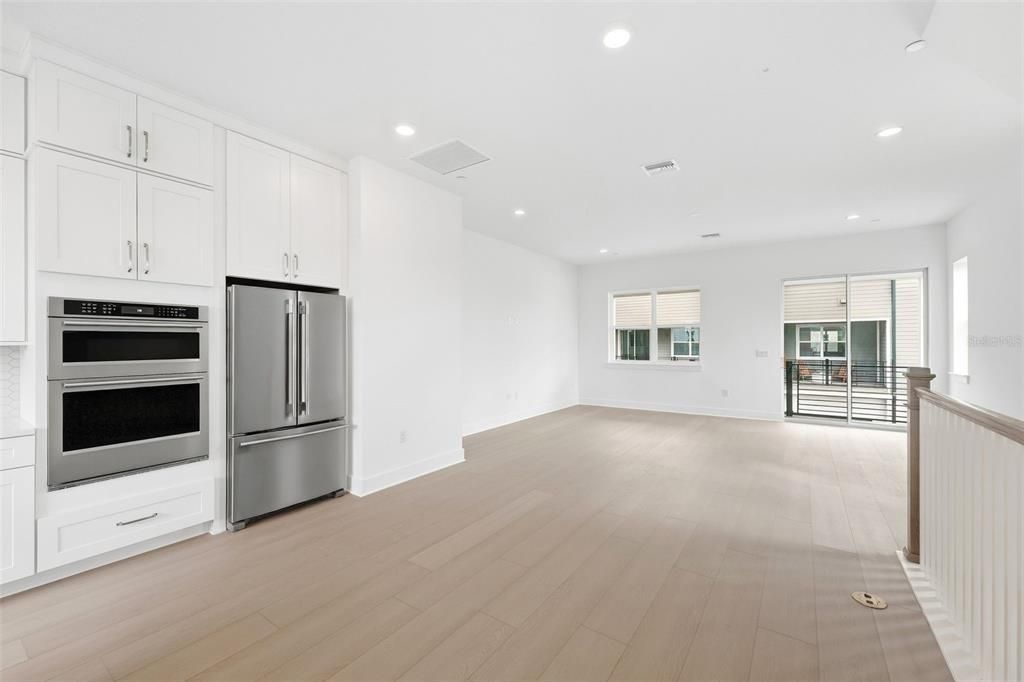 En Venta: $695,000 (3 camas, 3 baños, 2002 Pies cuadrados)