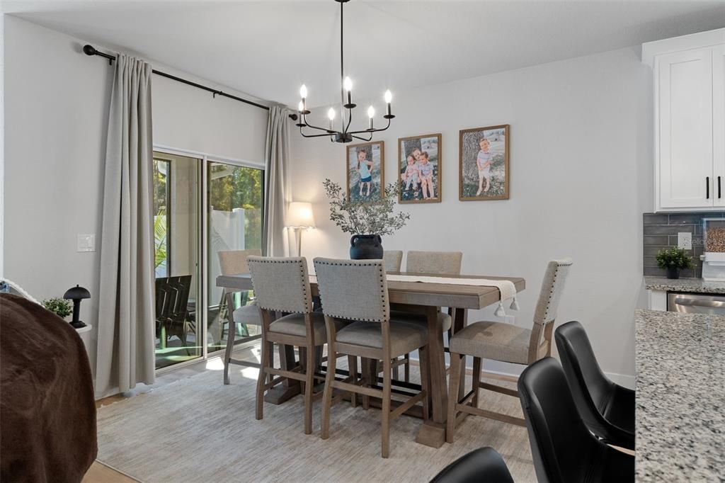 На продажу: $419,999 (4 спален, 2 ванн, 1856 Квадратных фут)